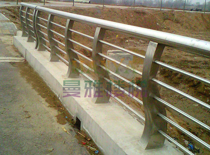 不锈钢复合管桥（qiáo）梁护栏 MH-Q02